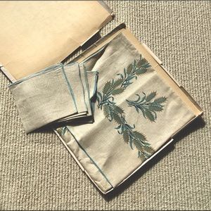 Vintage tablecloth & 4 napkins MCM NEW